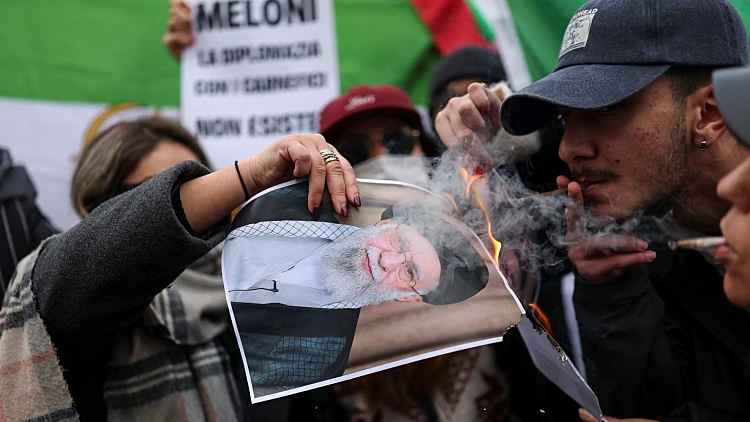 באיראן נערכים למתקפה אמריקנית: "כולם מצטיידים במזון"