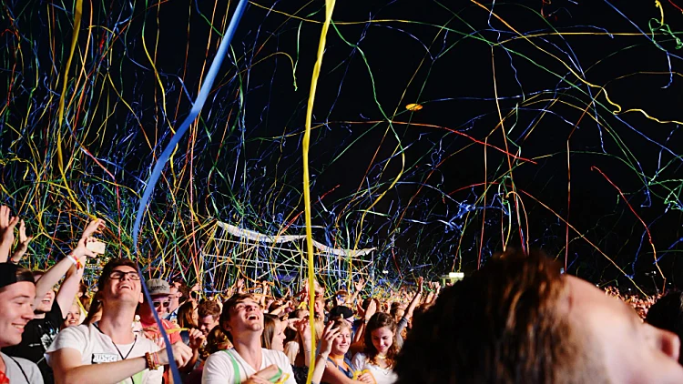 יושבים כל היום? הקשר המפתיע בין הכיסא לכאב שלכם | רשת 13