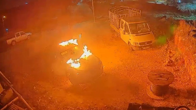 "ד"ש לזיני": מתנחלים רעולי פנים הציתו רכבים באזור רמאללה