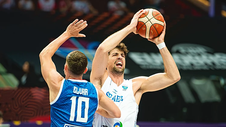 דני אבדיה במדי נבחרת ישראל בכדורסל