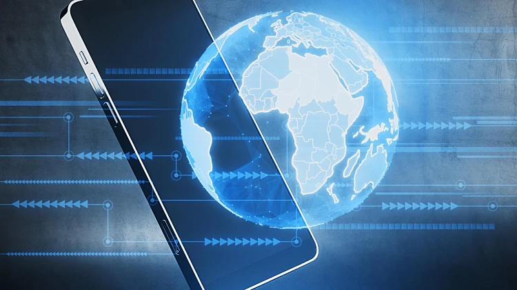 סים רגיל או eSIM? כל ההבדלים שחשוב להכיר בשימוש יומיומי ובחו"ל | רשת 13