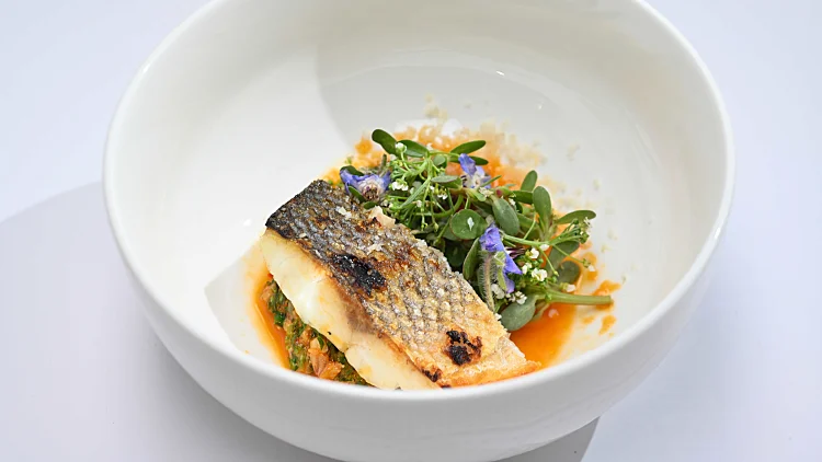 דג עם סלסת אגוזים חמוצה: המתכון של ניב ארגמן במשימת האגוזים