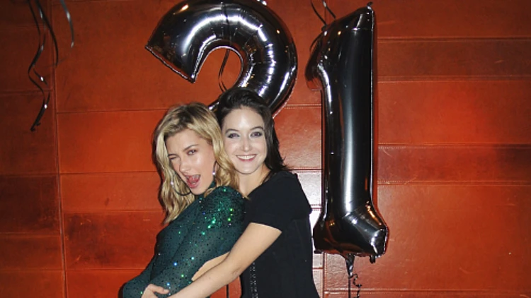 אלאיה בולדווין והיילי ביבר