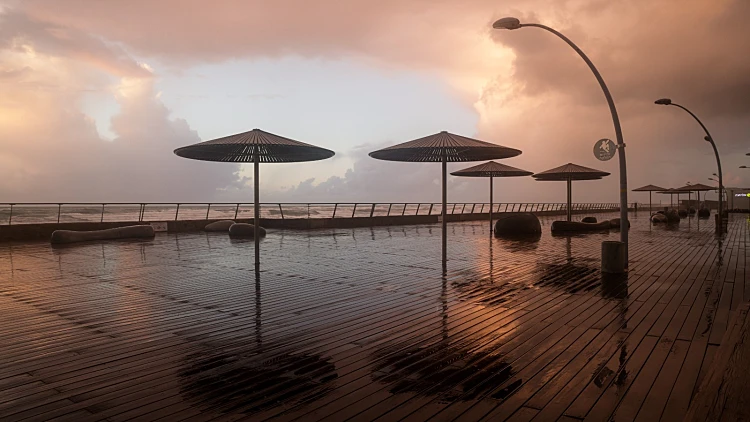 התחזית: גשום עם ירידה ניכרת בטמפ', לקראת התחממות בסופ"ש