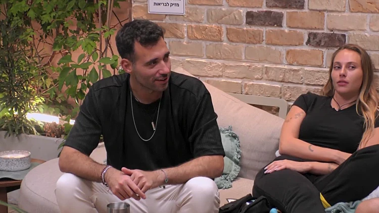 האם רועי חושף קראש על גבי? "תוך 7 חודשים אני מוציא לה טבעת"