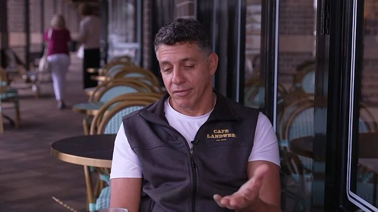 עם חומוס ושקשוקה: לוחם השייטת שהגשים את החלום האמריקני