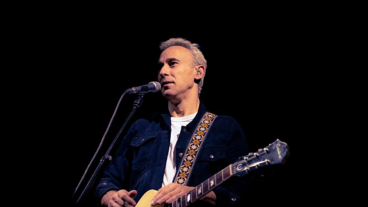 אסף אמדורסקי חגג במופע מיוחד שבו הזכיר למה שיריו לא מתיישנים