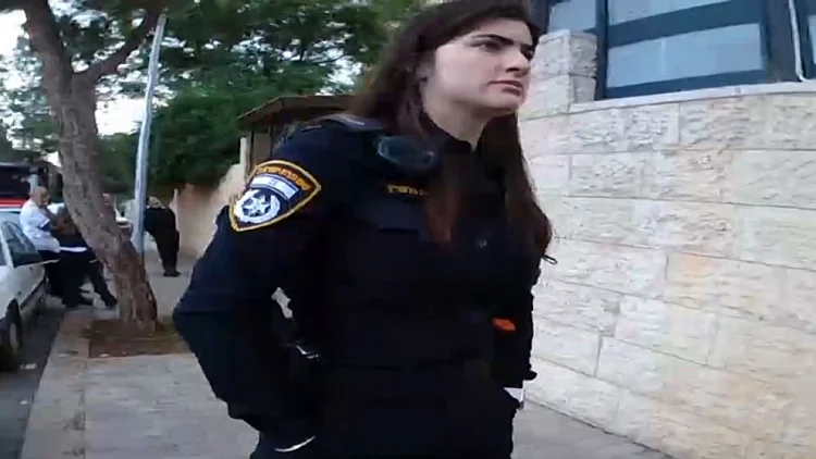 הירייה ששינתה הכל: תיעוד התקרית בי-ם שנגמרה בפציעת שוטרת