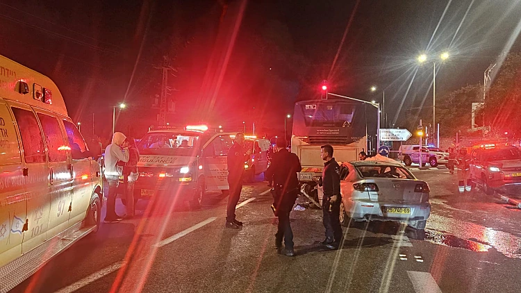 חשד לרצח משולש בשרון: 3 צעירים נורו למוות ליד שדה ורבורג