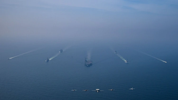 ברקע השיחות: נושאות מטוסים אמריקניות נוספות יגיעו למזה"ת