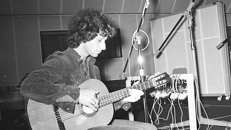 מתי כספי מופיע בפני חיילי צה"ל, 1972