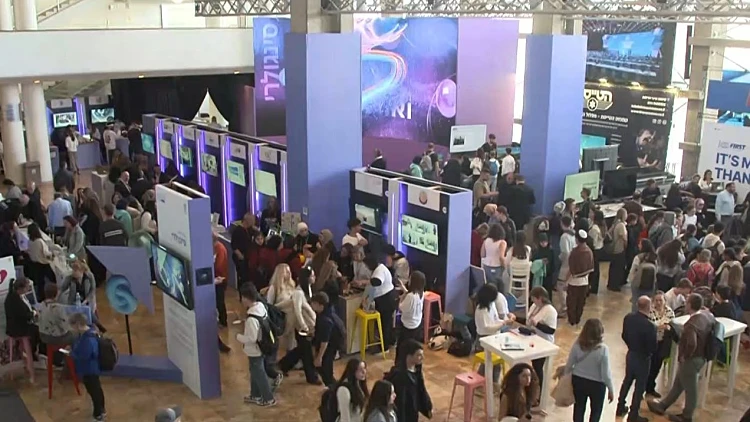 רובוטים, AI וחדרי גיימינג: כך ייראו בתי הספר של העתיד?