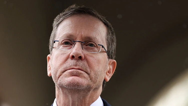 הנשיא הרצוג בזירת הפיגוע בחוף בונדיי בסידני