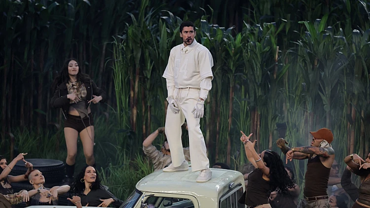 באד באני נשאר נאמן לעצמו - וגרם לסופרבול להשתנות עבורו