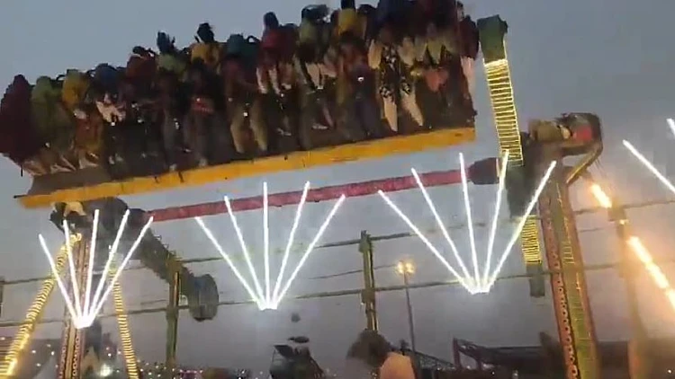 טרגדיה: שניים נהרגו ו-13 נפצעו בקריסת מתקן שעשועים בהודו