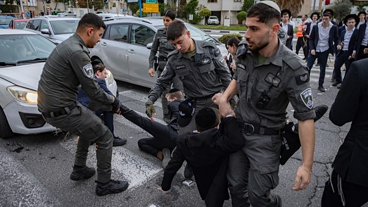 כביש 4 נחסם סמוך לבני ברק בשל מחאת חרדים על מעצר עריק