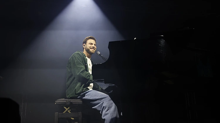 מופע הניצחון של אלון אהל: שורד השבי כבש את האנגר 11