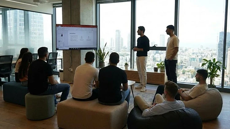 הנכס שלא תלוי במזל: המהפכה הלוגיסטית שבונה לישראלים חנויות eBay מניבות בדולרים | רשת 13