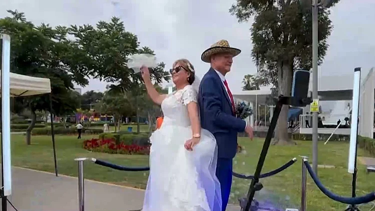 יום האהבה בפרו: יותר מ-100 זוגות נישאו בטקס אזרחי בבירה