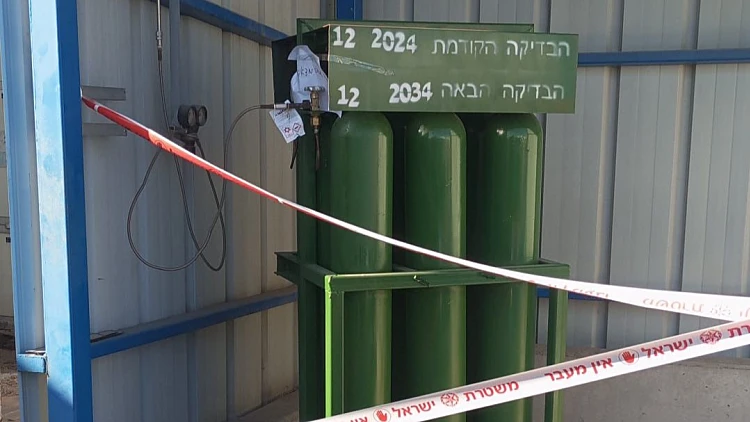 מכלי הגז בבתי הזיקוק באשדוד