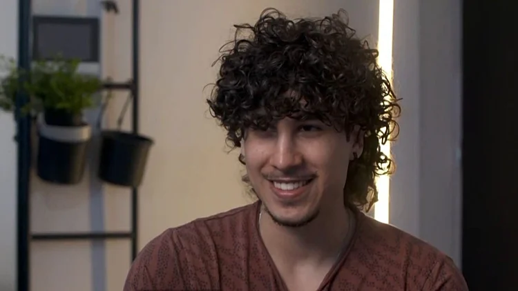 ילדות נשכחת: הסיפור המופלא של כוכב הרשת עמית ברג'יל