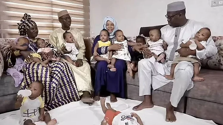 9 תינוקות בלידה אחת