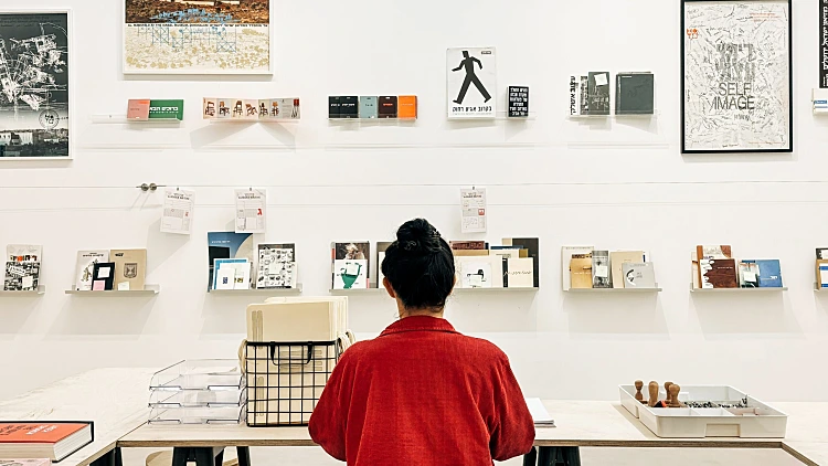 "שגרת מחקר", פורמט אוצרות מבית מרכז שנקר לחקר העיצוב בישראל