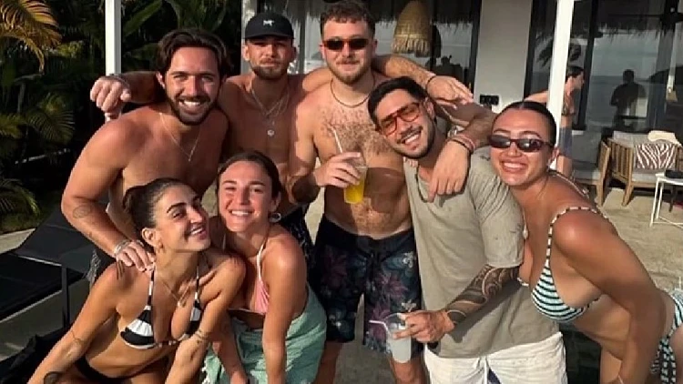 מדרום אמריקה ועד המזרח: שורדי השבי חוגגים את החופש