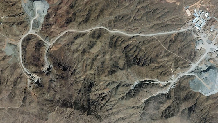 ברקע המתיחות, תיעוד מלוויין חושף: איראן משקמת וממגנת מתקנים צבאיים וגרעיניים שהותקפו