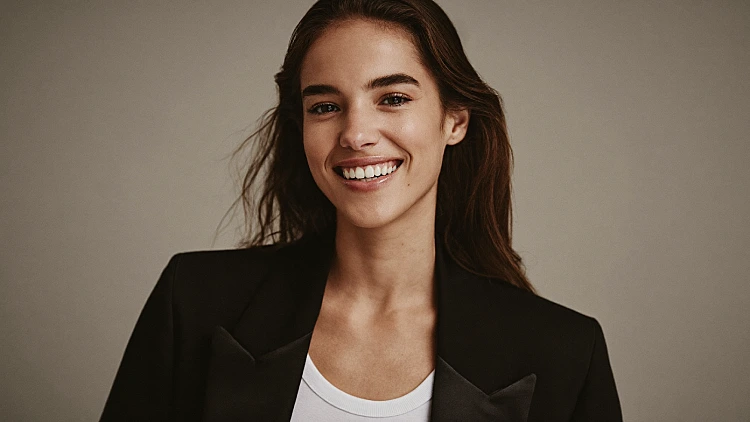 הלבנת שיניים אצל רופא שיניים? יותר ויותר ישראלים עוברים הביתה