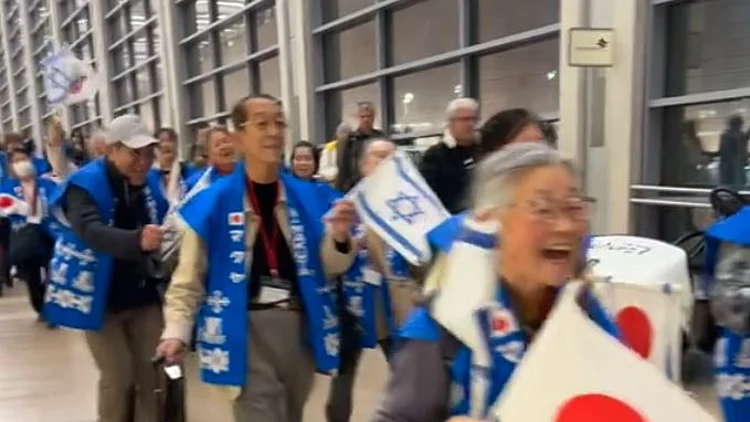 תסתירו את מחירי הסושי: חבורת היפנים שנחתה בישראל והפכה לוויראלית