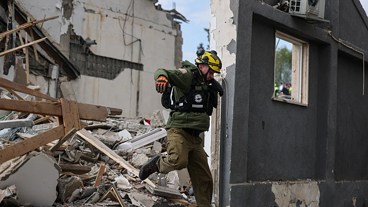 חודש לפגיעה בבית שמש: התיעוד וקולות הקשר של הכבאים בזירה