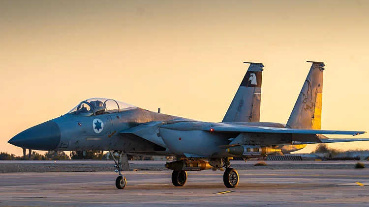 מטוס קרב ישראלי חוזר מהתקיפות באיראן