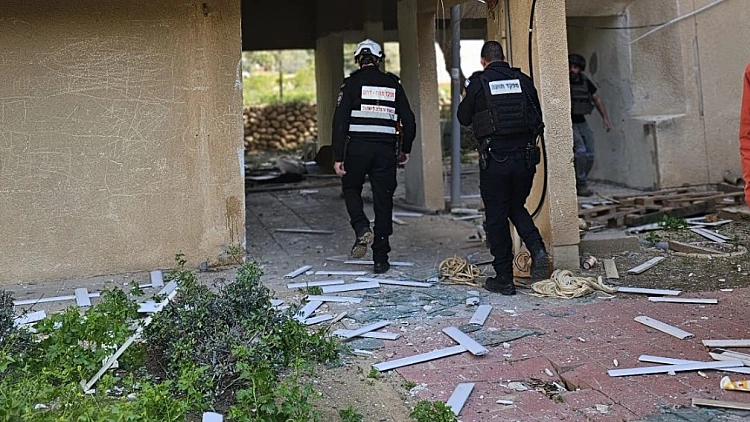 השיגור והנפילה בבאר שבע: 19 נפצעו, 500 איש יפונו מבתיהם