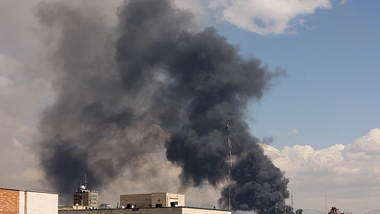 טהרן בלהבות: צה"ל תקף מתחם צבאי רחב היקף של המשטר האיראני