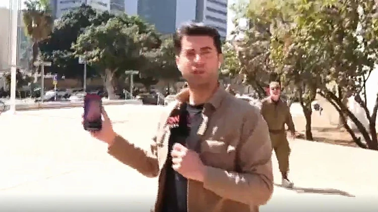 עיתונאים של CNN הטורקי עוכבו במהלך שידור כי צילמו את הקריה