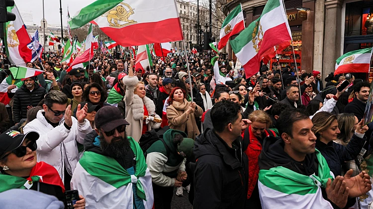 עדות מיוחדת מלב איראן: "תודה לישראל על חיסול חמינאי"