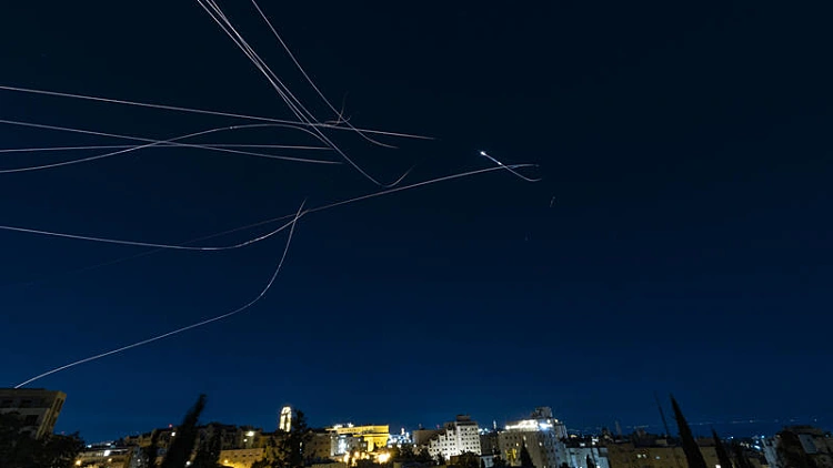 השיגורים מאיראן נמשכים: אזעקות הופעלו במרכז, אין נפגעים