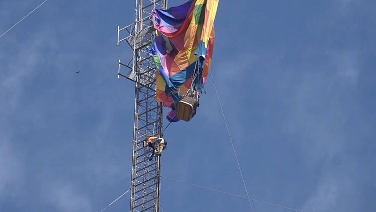 כוחות חירום חילצו שני נוסעים מהתנגשות כדור פורח בטקסס