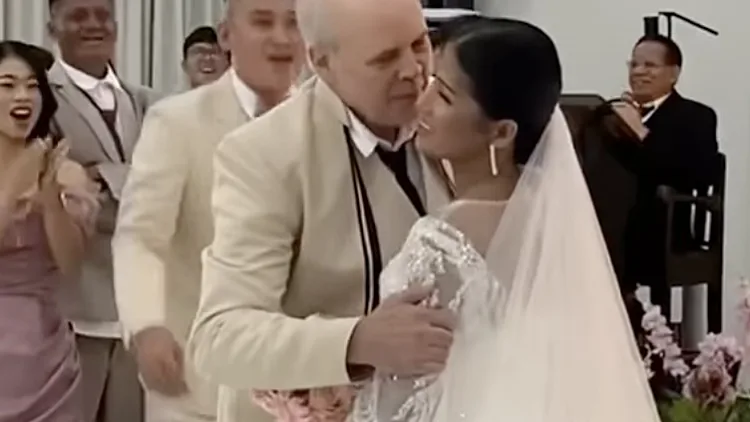 התקרב לנשק בחופה, והיא התרחקה