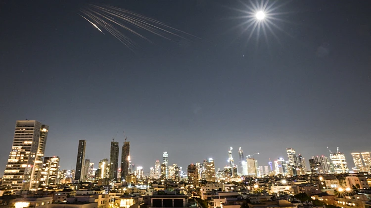 ברקע ההיערכות לירי: צה"ל החל לתקוף אתרי שיגור של חיזבאללה