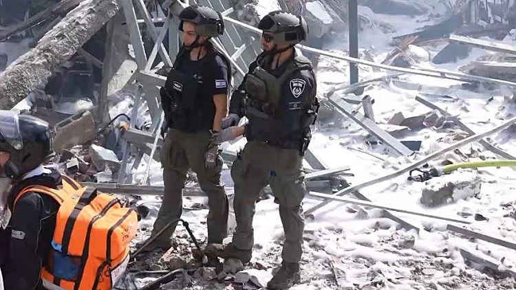 "אחת הזירות הקשות ביותר": הפגיעה בבית שמש מעיני השוטרים