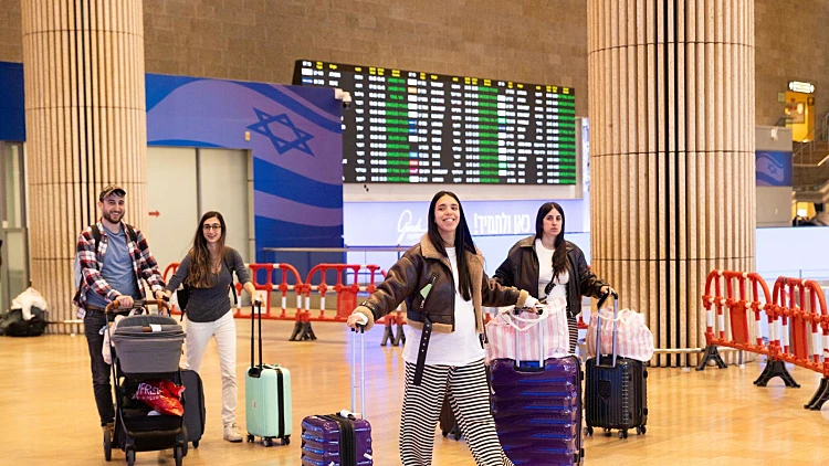 אחרי הפסקת האש: נתב"ג חזר לפעילות מלאה - והמחירים בשחקים