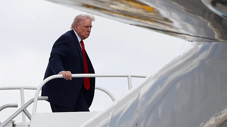 טראמפ: לא נישאר באיראן זמן רב; מצר הורמוז ייפתח אחרי שנעזוב