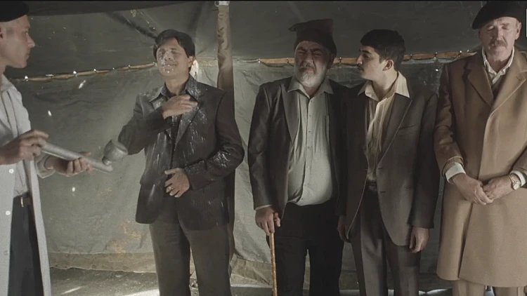 "מרססים אותנו כמו ג'וקים": הצצה לפרק הבכורה של "המעברה"