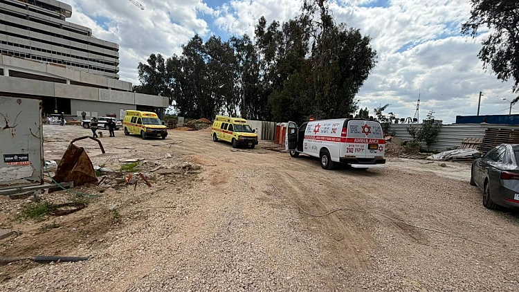 שיגור קטלני מאיראן: שני פועלים נהרגו ביהוד, פצוע קשה באור יהודה