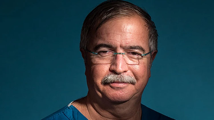 ד"ר דניאל לוין, מומחה בניתוחי החלפת מפרק הירך