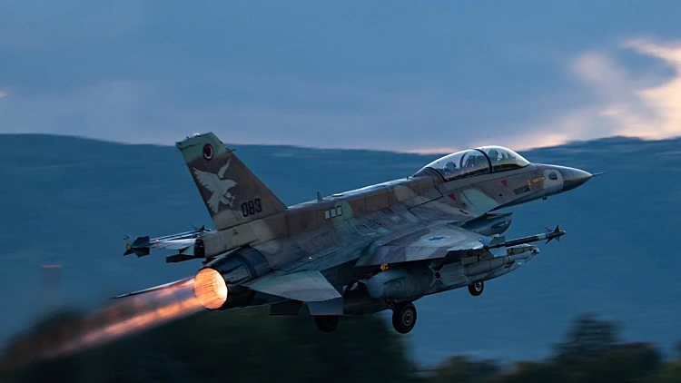 חיל האוויר תקף מפקדות של משמרות המהפכה והבסיג' באיראן