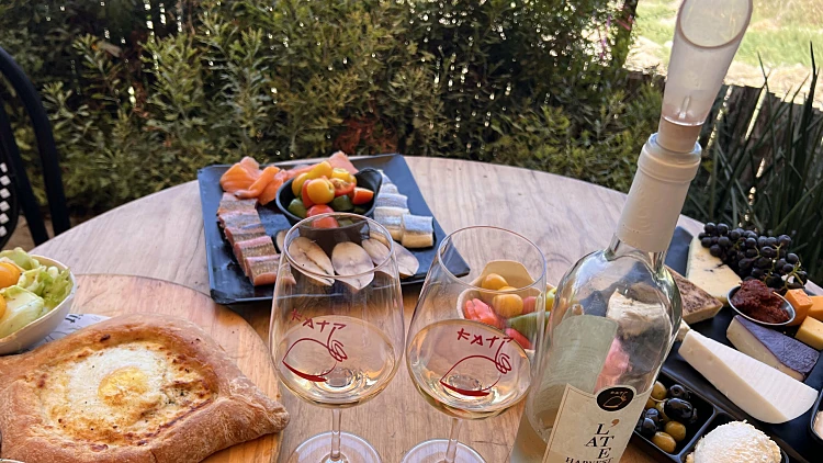 אירוח ביקב קדמא, כפר אוריה