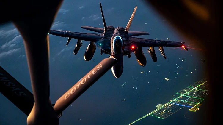 תדלוק אווירי של צבא ארה"ב בשמי המזה"ת